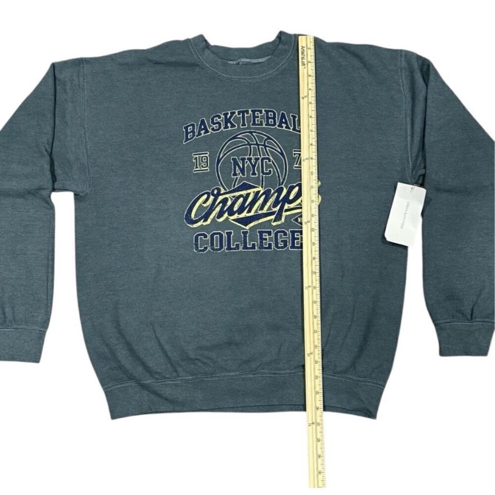 Urban Outfitters Golden Hour 1973 NYC Basketball Champs Sweatshirt, M/L, NWT - Picture 6 of 6